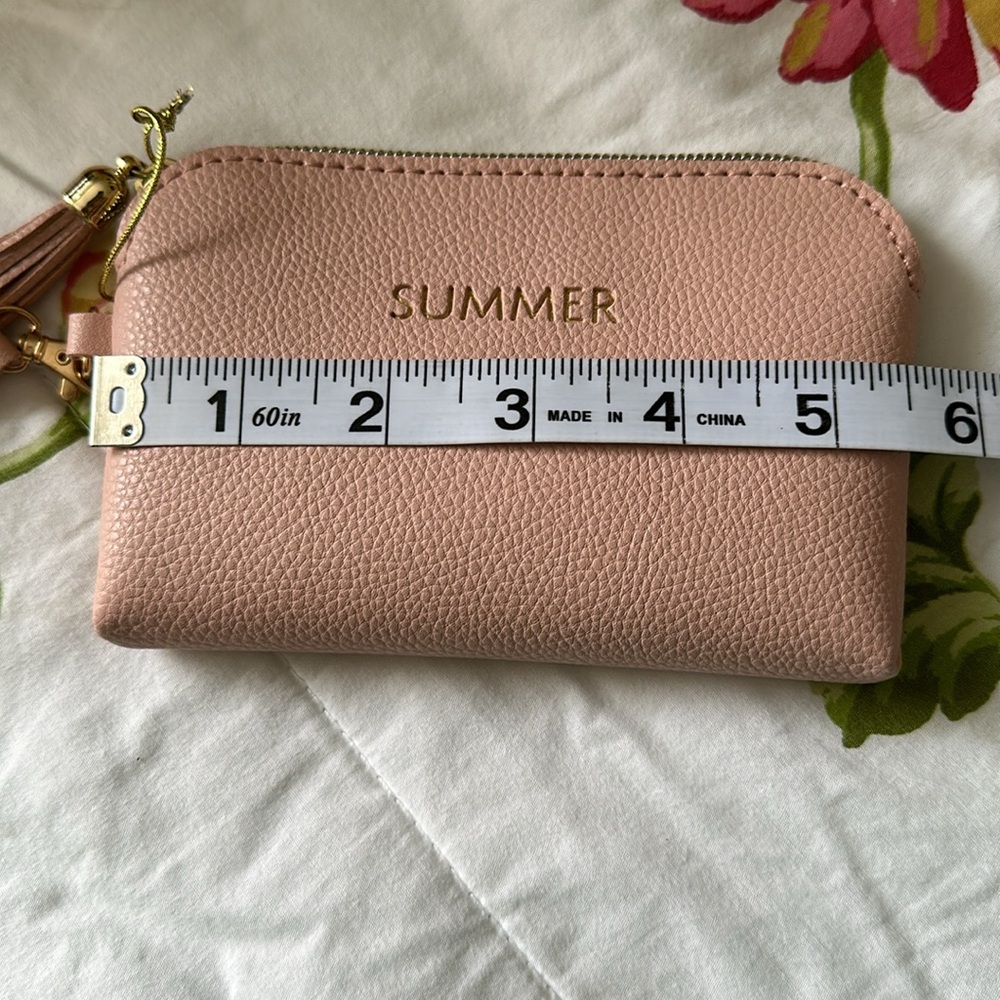 💖Summer light pink small wristlet with tassel on gold zipper closure. - Picture 4 of 5